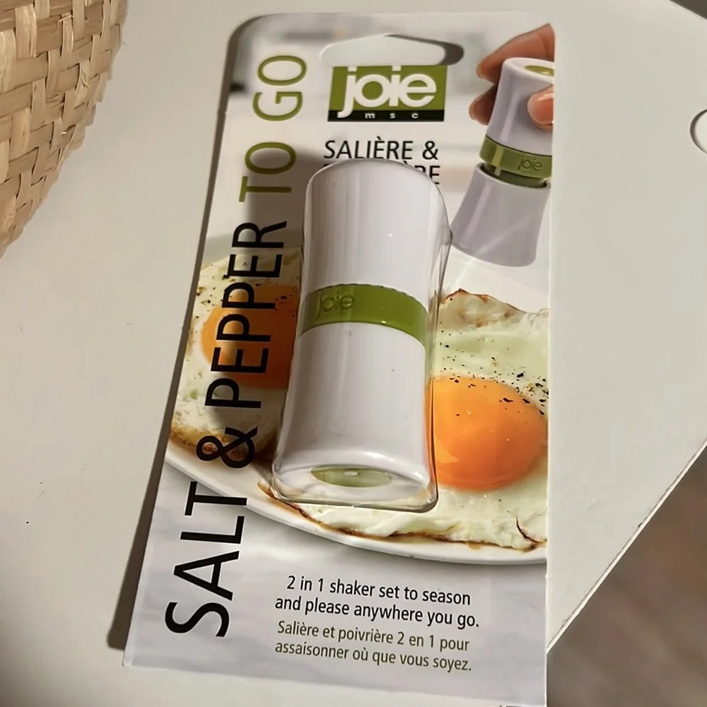 Cute.. Mini joie SALT & PEPPER TO GO!!